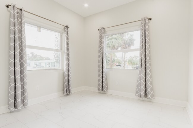 Foto del edificio - 596 34th St