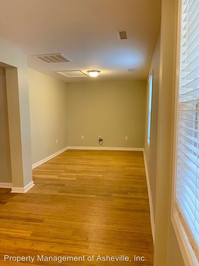Building Photo - 330 3rd Ave W