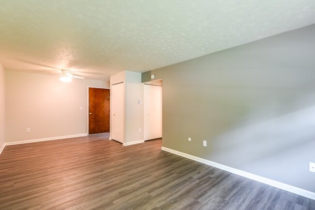 Dining area - Cardinal Manor Apartments - Senior Community