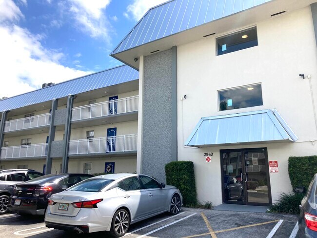 Foto del edificio - 2960 Riverside Dr