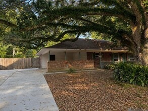 Building Photo - 431 Gloria Dr
