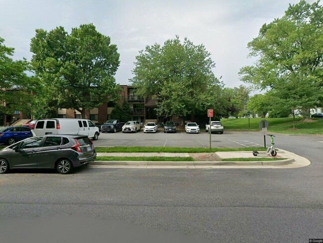 Building Photo - 10720 West Dr