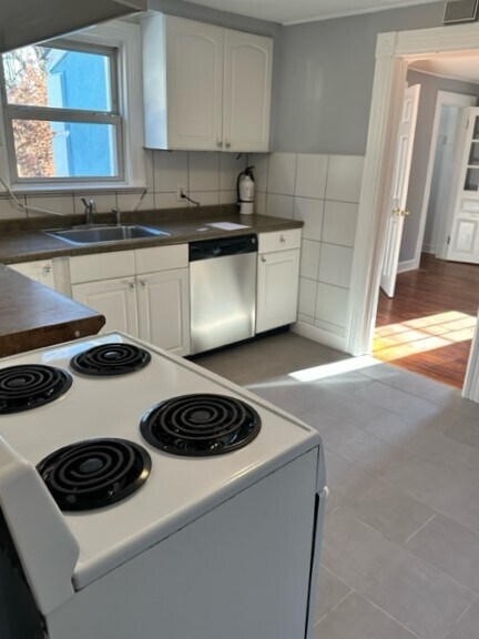 New ceramic tiled floor - 72 Glenside Ave