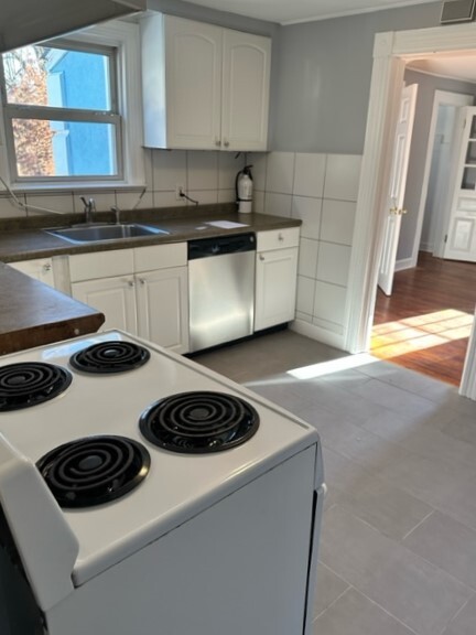 New ceramic tiled floor - 72 Glenside Ave