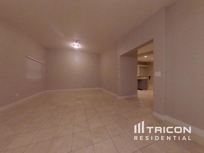 Building Photo - 810 S Greenleaf Ln