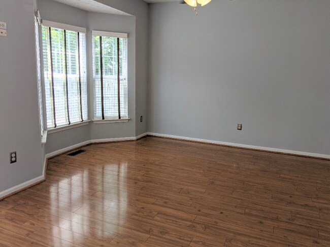 Foto del edificio - 307 Timberbrook Ct