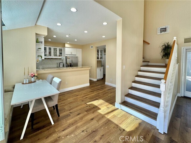 Building Photo - 63 Tierra Montanosa
