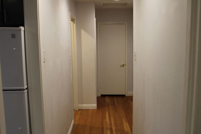 Foto del edificio - Charming 3 Bed 1 Bath House on tree lined ...
