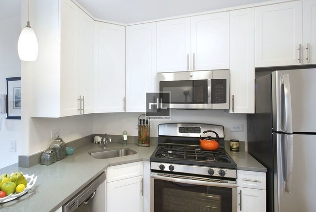 Foto del edificio - Spacious Studio,  355 South End Ave