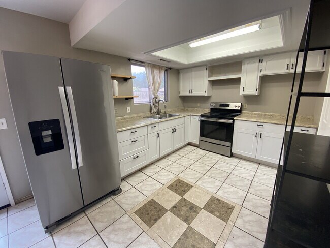 Foto del edificio - 4-Bedroom Retreat in Saint George – Cozy a...