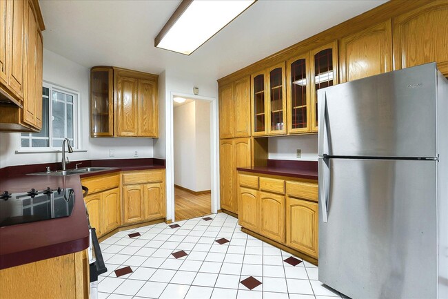 Building Photo - Santa Clara Home near Apple, Kaiser and Ma...