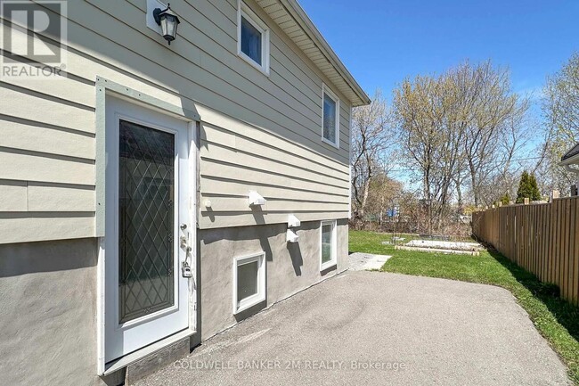 Building Photo - 230-230 Annis St