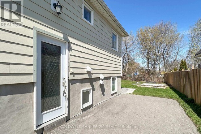 Building Photo - 230-230 Annis St