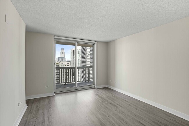 Foto del edificio - 12 W Grand Ave