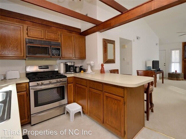 Building Photo - 2 br, 1 bath House - 3224 Twin Brooks Dr