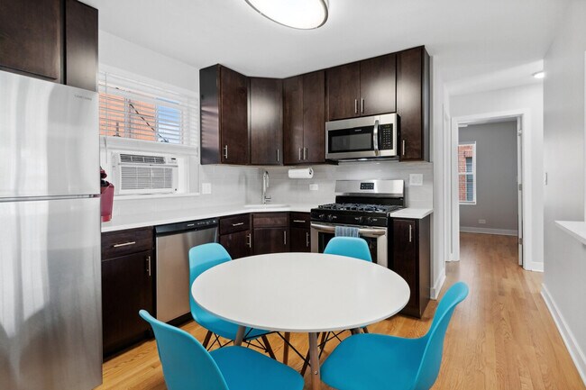 Foto del edificio - 1015 W Howard St