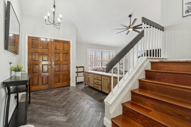 Foto del edificio - 438 E Larkspur Ln
