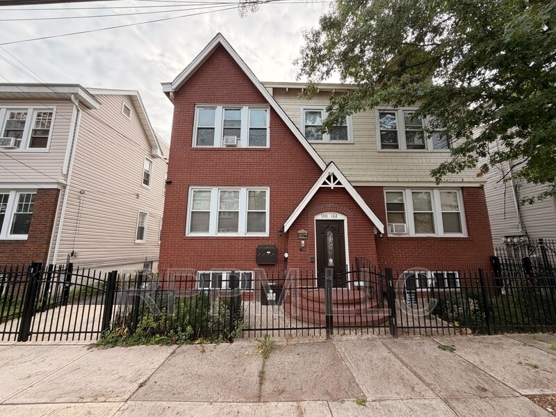 100-102 Grand Ave, #1L - 100-102 Grand Ave, #1L
