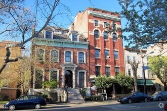 Building Photo - 174 Grand St