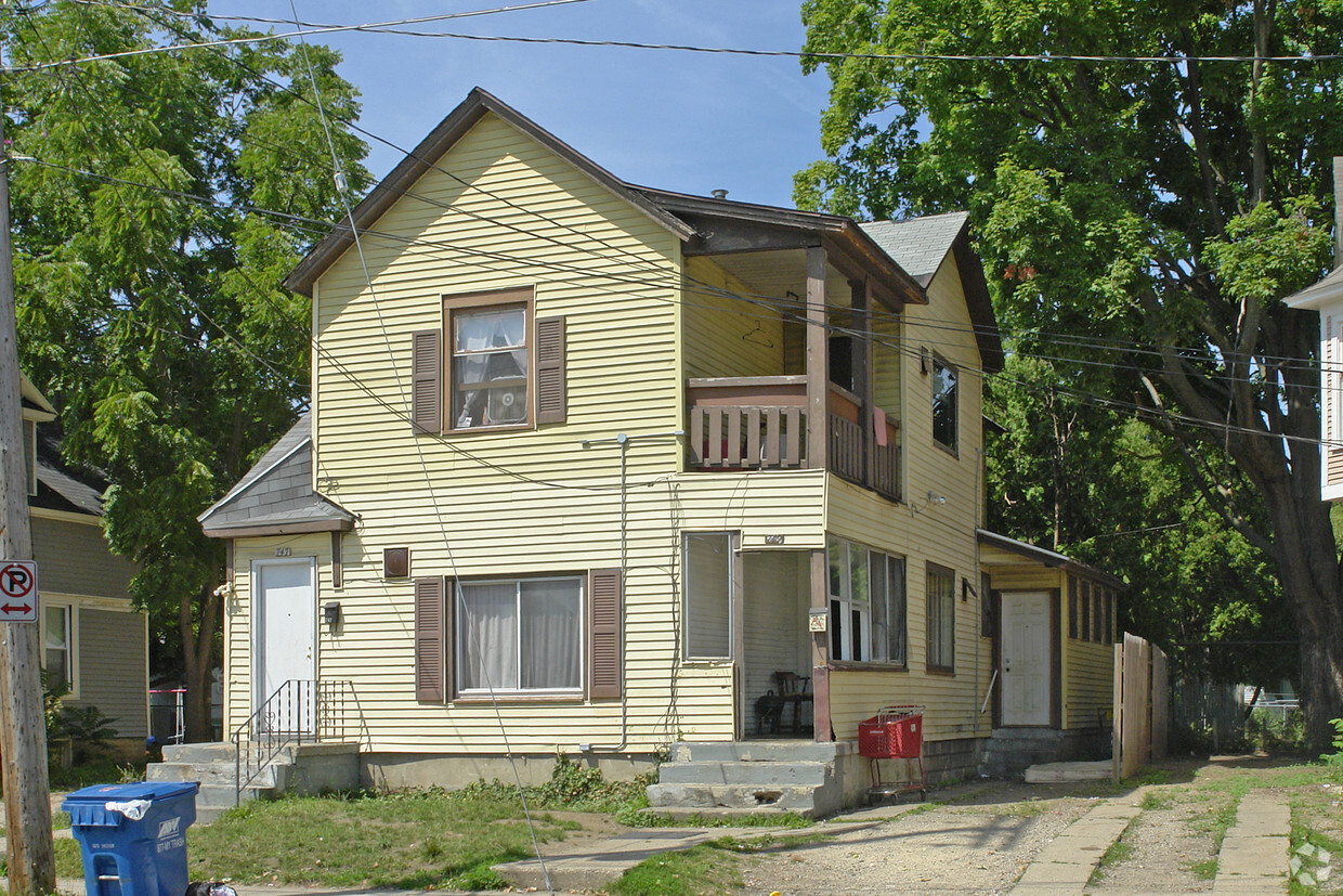 Building Photo - 747 Alpine Ave