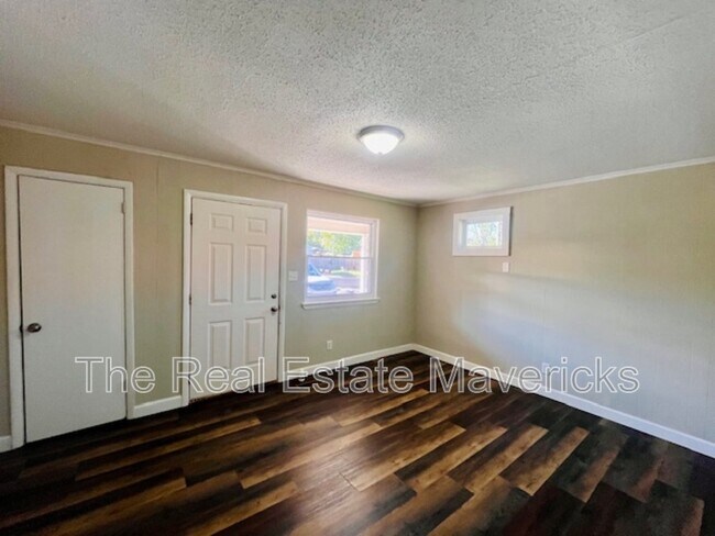 Foto del edificio - 287 Pine Ave