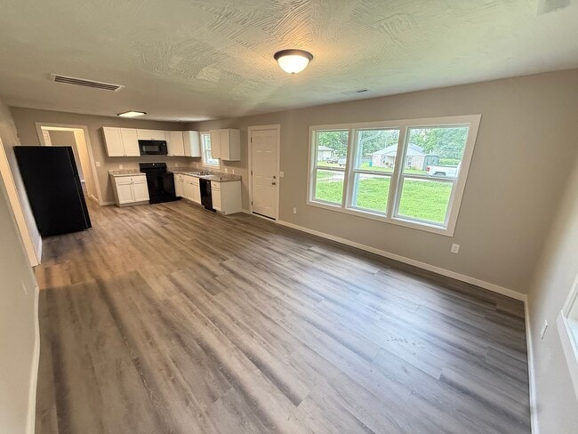 Building Photo - 3 Bed 2 Bath Springfield, MO