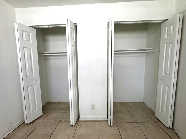 Foto del edificio - 5313 NW 23rd St