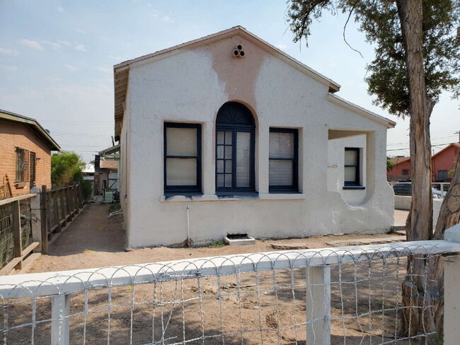 Photo - "Charming 1-Bed Oasis in Tucson - Cozy 660 Sq. Ft. Retreat on S 7th Ave!" Apartment