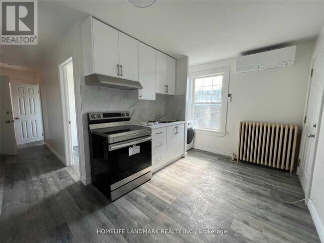Photo du bâtiment - 2398 Bloor St W