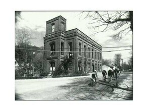 Building Photo - 300 Ferdon Ave