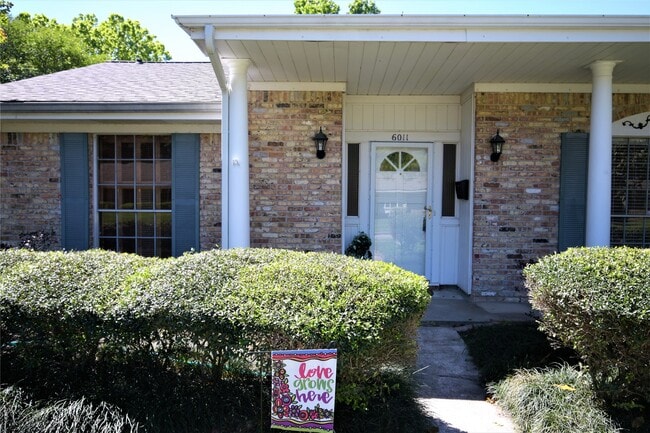 Building Photo - 6011 Arboles Dr