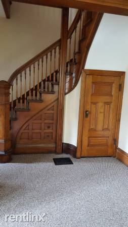 Building Photo - 4 br, 1 bath Townhome - 209 E 7th St
