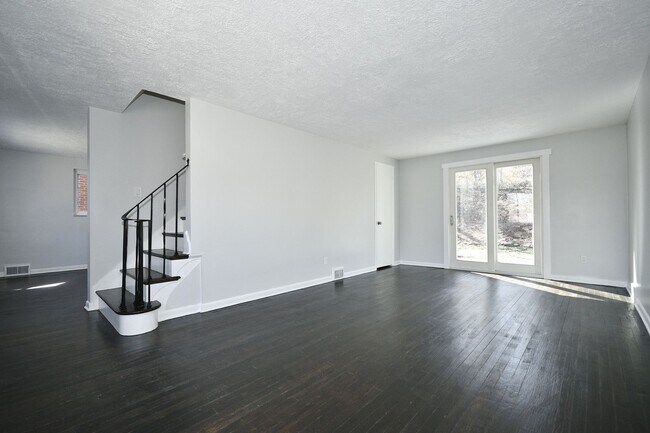 Building Photo - 3 Bed/ 1 Bath House in Pittsburgh Suburbs