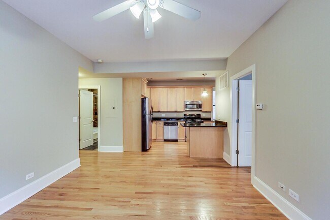 Foto del edificio - 7639 N Greenview Ave