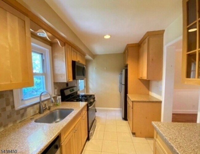Foto del edificio - 40 Amherst Pl