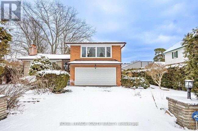 Building Photo - 83 Deep Dene Dr