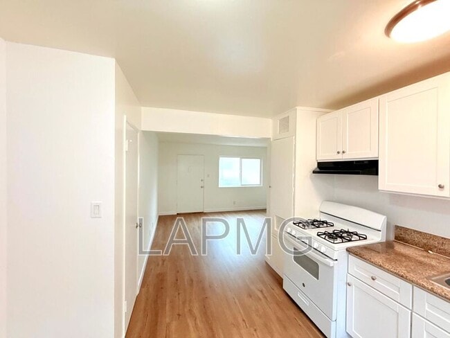 Building Photo - 169 W 42nd St