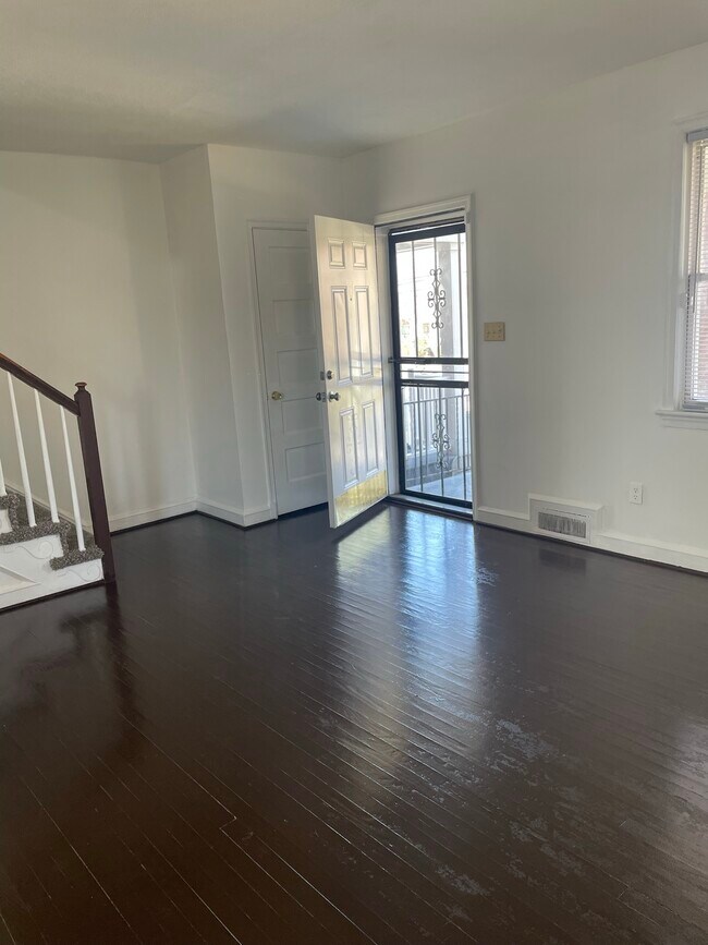 Living room and entrance - 1109 Congress St SE
