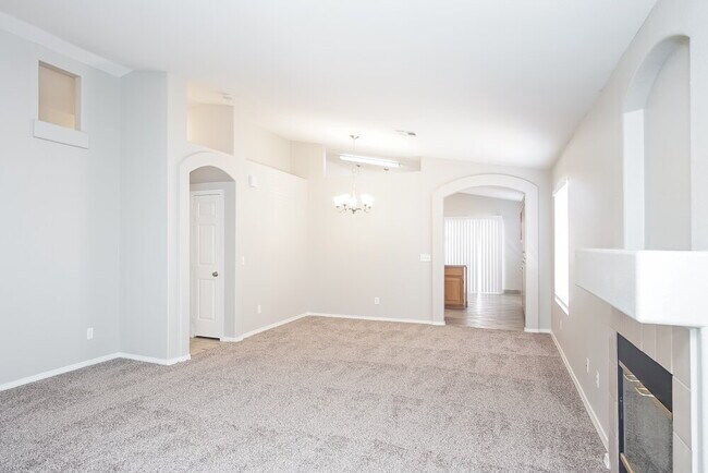 Foto del edificio - 7028 Village Shore Ct