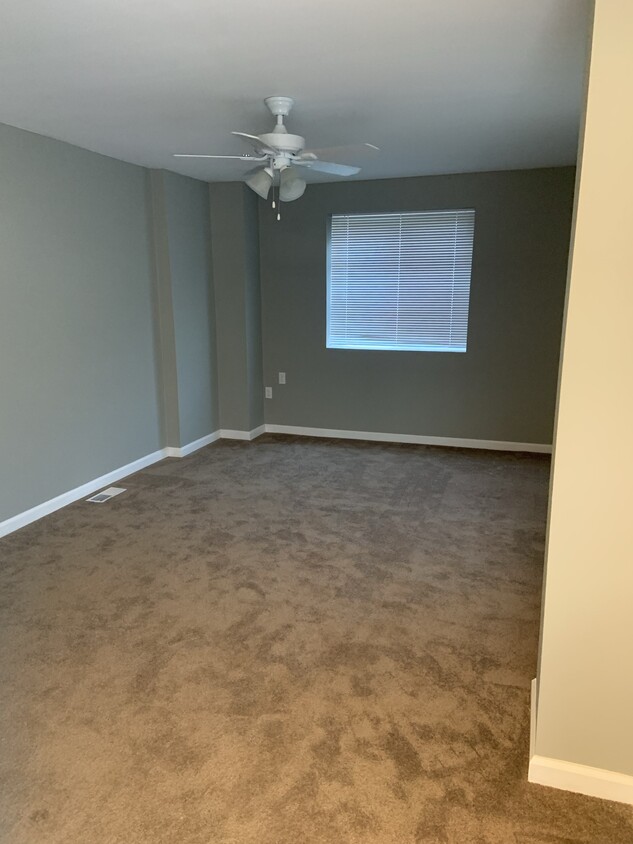 Living room - 4657 Kirby Ave