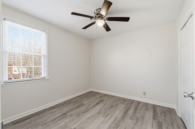 Foto del edificio - 212 Old Columbia Rd