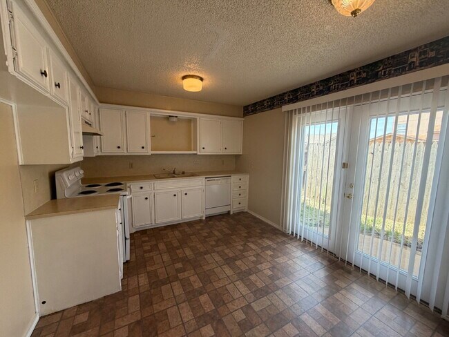 Building Photo - Beautiful Two Story Townhome in West Lubbock!
