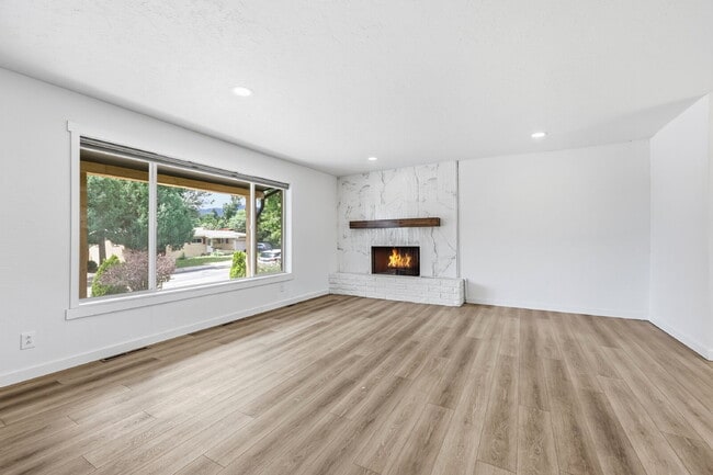 Photo - $2,595.95 - 3 Bed/2 Bath Home in Colorado Springs with Large backyard.