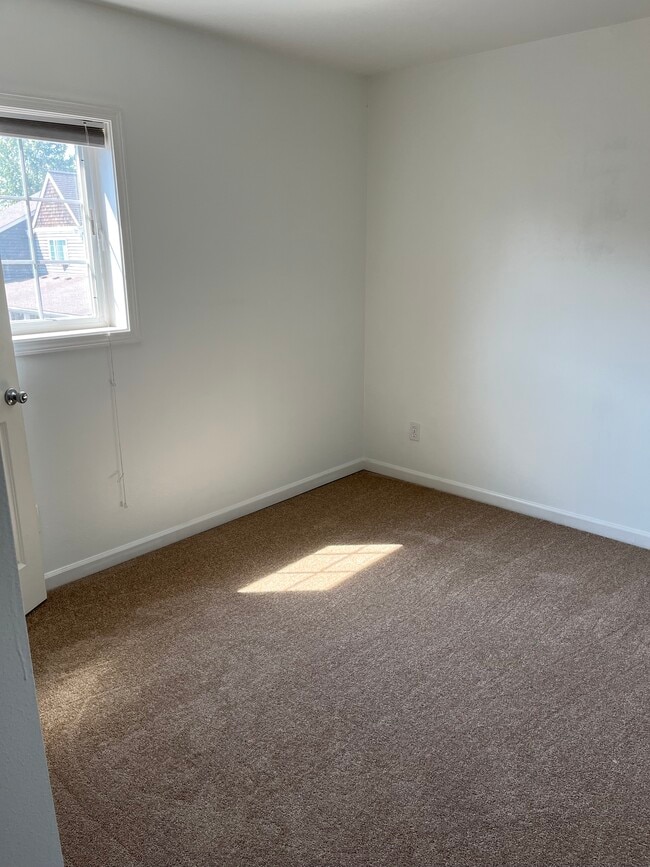 Building Photo - 2750 Diamond Loop