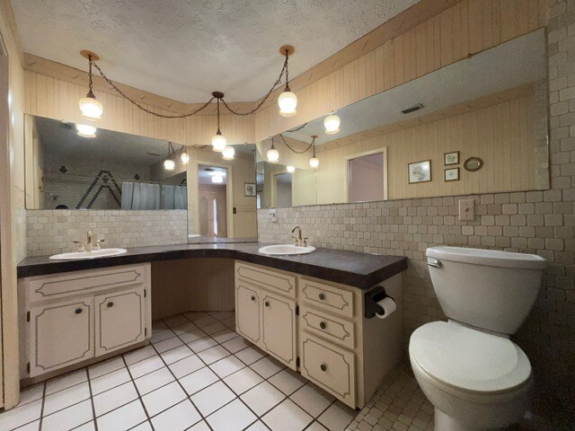 Foto del edificio - 7632 Lake Forest Cir