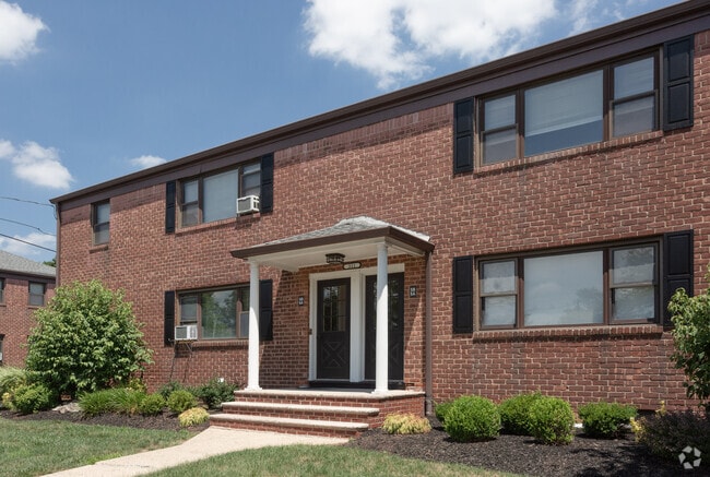 Hillside Apartments Edison NJ Apartments com Hillside Apartments Edison NJ Apartments com