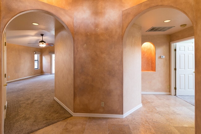 Building Photo - 1,750 Sq.Ft 3 BEDROOM CARMICHAEL SINGLE ST...