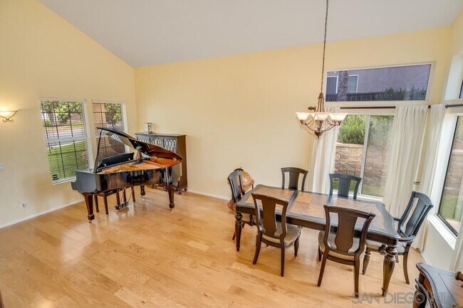 High Ceilings - 607 Hillhaven Dr