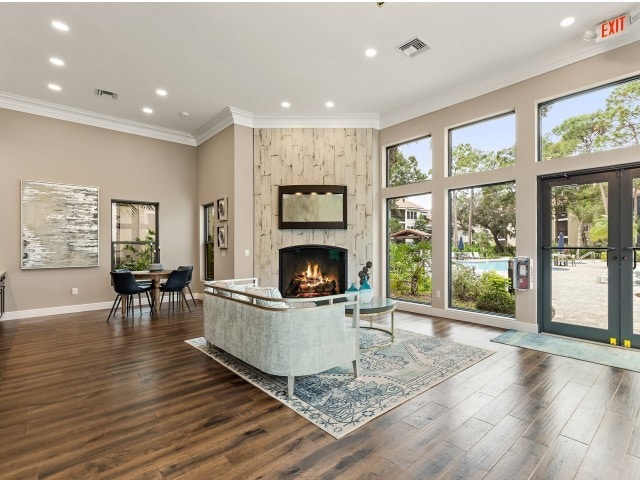 Hermosa casa club con vista a la piscina - Beneva Place Apartments