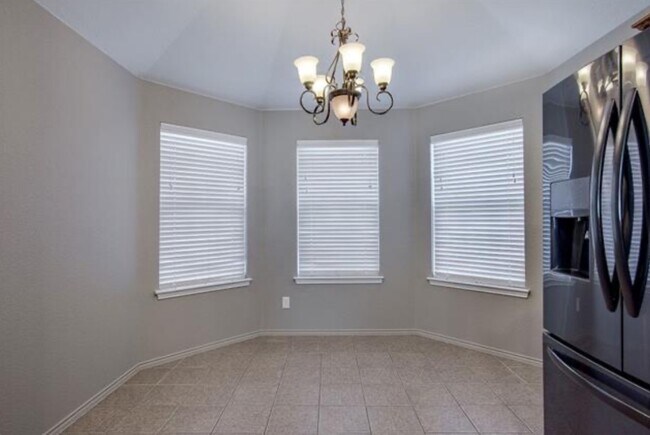 Dinning Area - 2013 Cattle Creek Rd